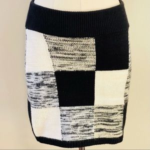 ROMEO & JULIET COUTURE Color Block Knit Skirt